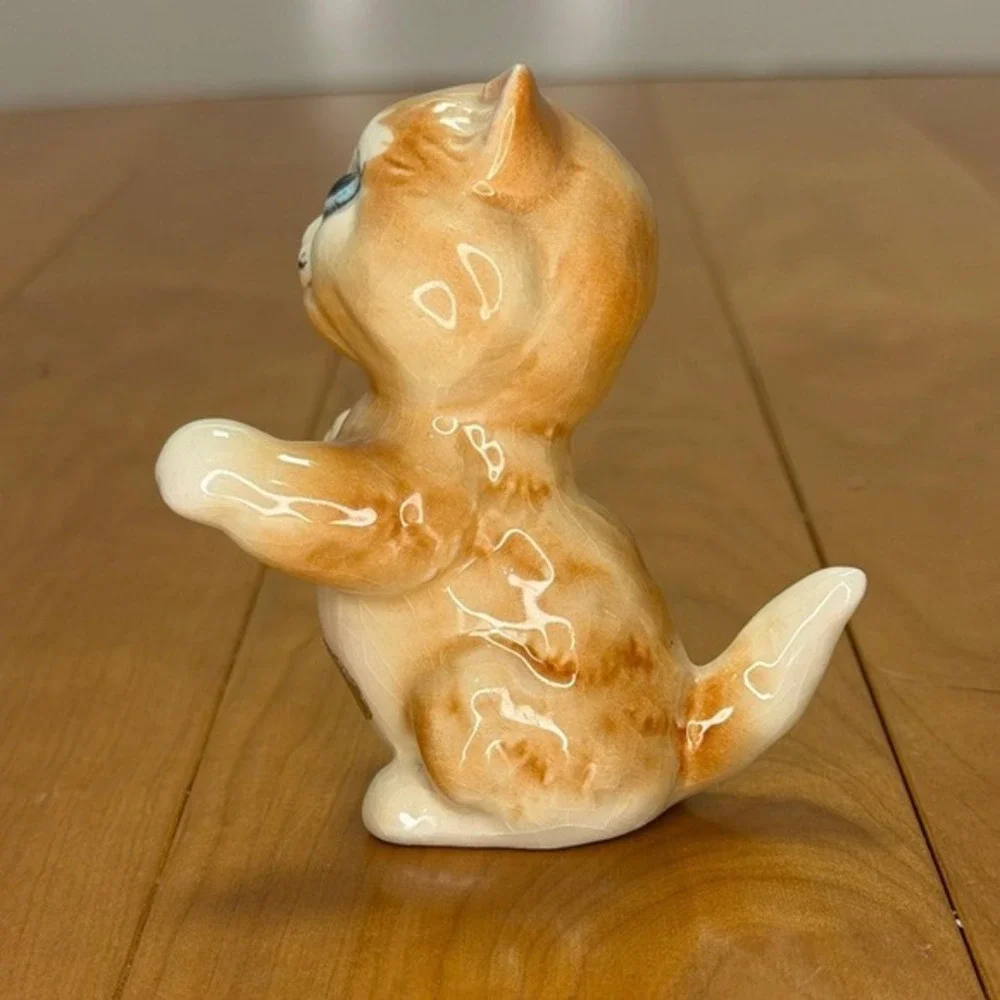 Vintage Ceramic Kitten Figurine – Orange Tabby Big Blue Eyes & Raised Paws 3.75